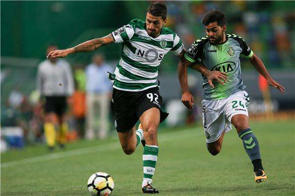 جواو أمارال (يمين)