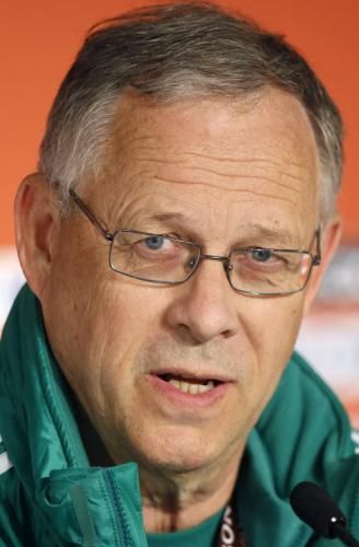 2010-06-16t170341z_01_jsi31_rtridsp_3_soccer-world_reuters