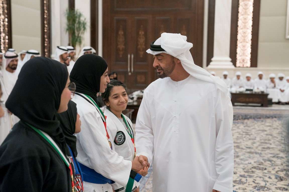 محمد بن زايد مع أبطال الجوجيتسو
