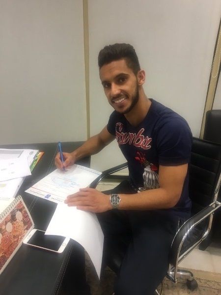 جانب من التوقيع