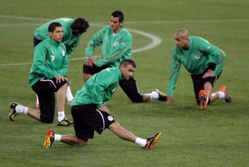 2010-06-17t183152z_01_cb08_rtridsp_3_soccer-world-algeria_reuters