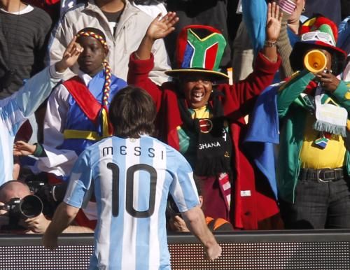 2010-06-17t131120z_01_wca216_rtridsp_3_soccer-world_reuters