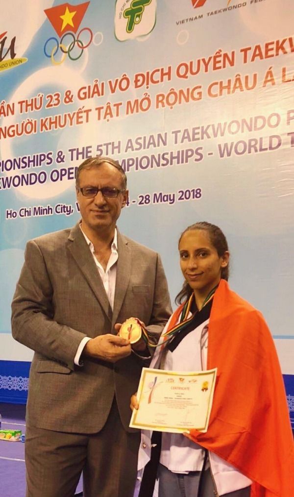 نويصر واللاعبة البنعلي