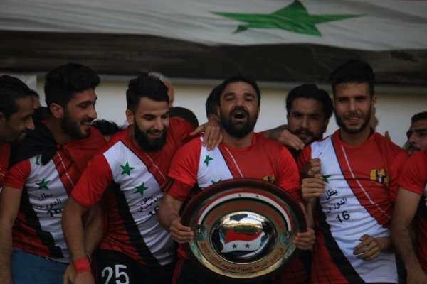 قدور مع لاعبي الجيش