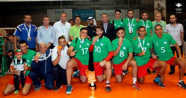 فريق الوحدات بعد التتويج