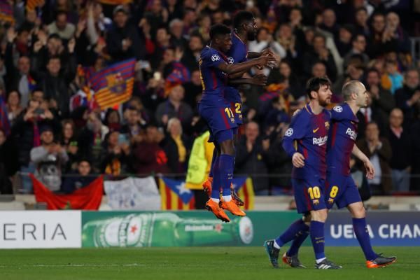 أومتيتي مع لاعبي برشلونة