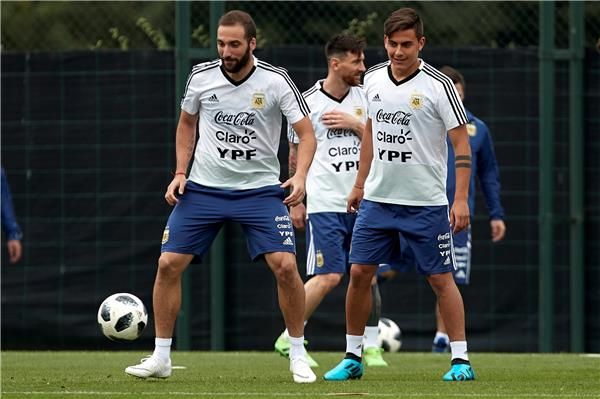 ديبالا من تدريبات منتخب الأرجنتين