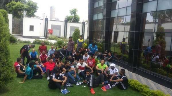 من الاعتصام