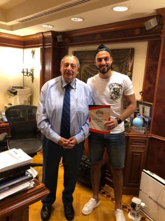 من توقيع بسام