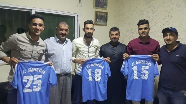 العجلوني يتوسط اللاعبين الثلاثة