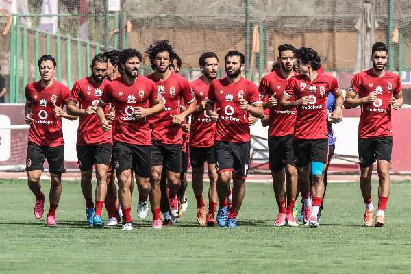 لاعبو الأهلي