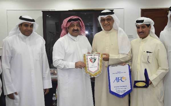 من زيارة الشيخ سلمان