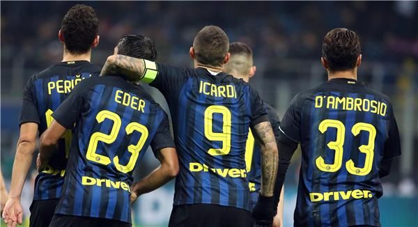  إيدير مع لاعبي إنتر ميلان