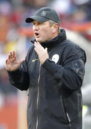 2010-06-18t143949z_01_wcp528_rtridsp_3_soccer-world_reuters