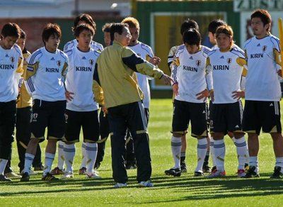 جانب من تدريبات المنتخب الياباني