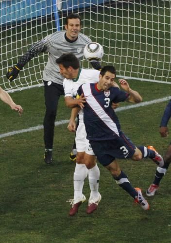 2010-06-18t144249z_01_wcc507_rtridsp_3_soccer-world_reuters