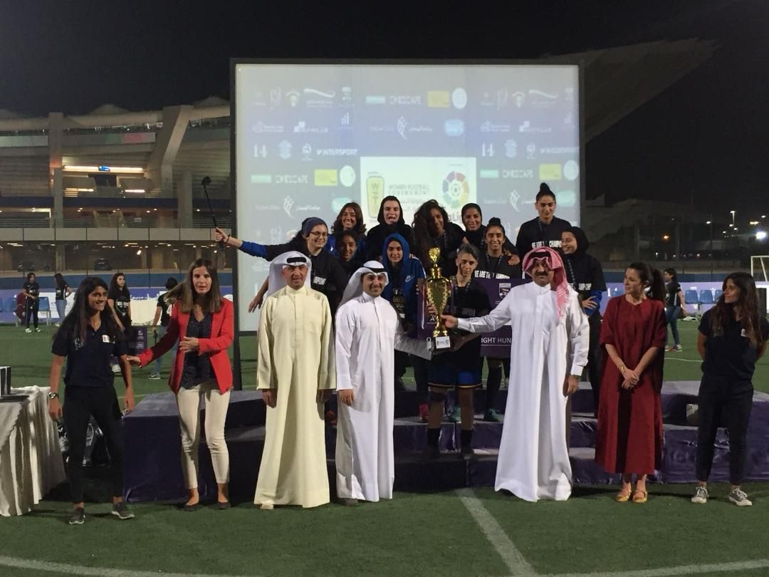 تتويج لاعبات فريق جاكورز بلقب البطولة الرمضانية في الكويت