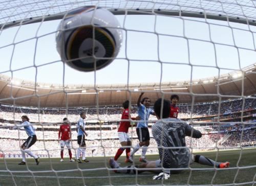 2010-06-17t123712z_01_wca182_rtridsp_3_soccer-world_reuters