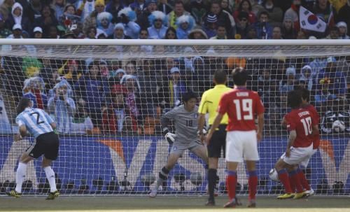 2010-06-17t115932z_01_wca147_rtridsp_3_soccer-world_reuters