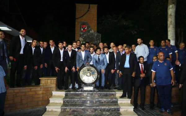 من تسليم درع الدوري