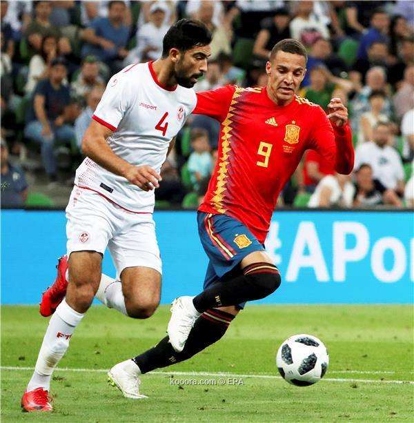  ياسين مرياح خلال مباراة اسبانيا 