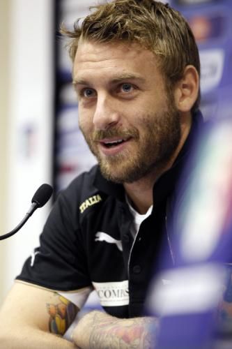 2010-06-18t122158z_01_sre106_rtridsp_3_soccer-world_reuters