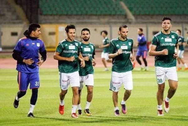 محمود وادي (الأول من اليمين)