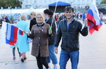 أرون أليكسي بائع أعلام