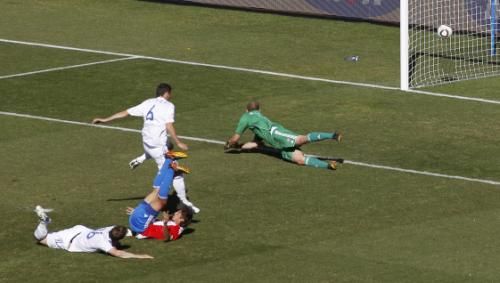 2010-06-20t120107z_01_wca109_rtridsp_3_soccer-world_reuters