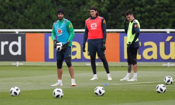 أليسون في تدريبات البرازيل