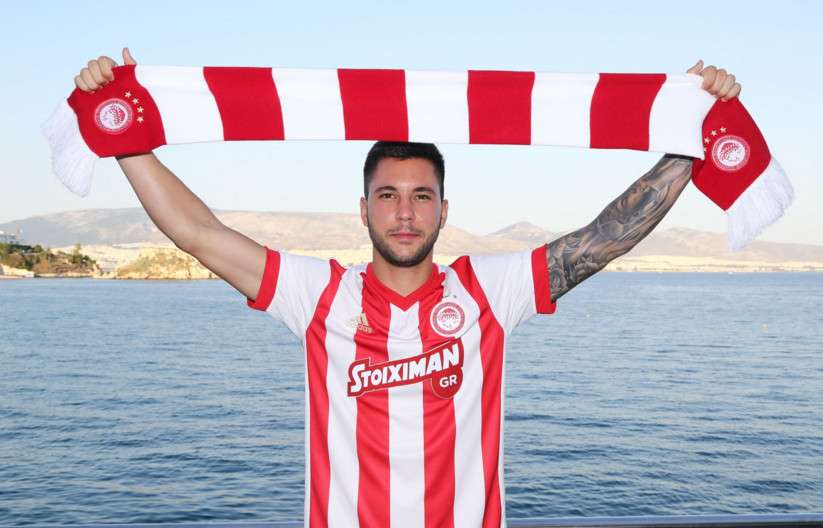 من تقديم اللاعب