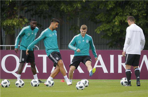 فيرنر مع لاعبي ألمانيا