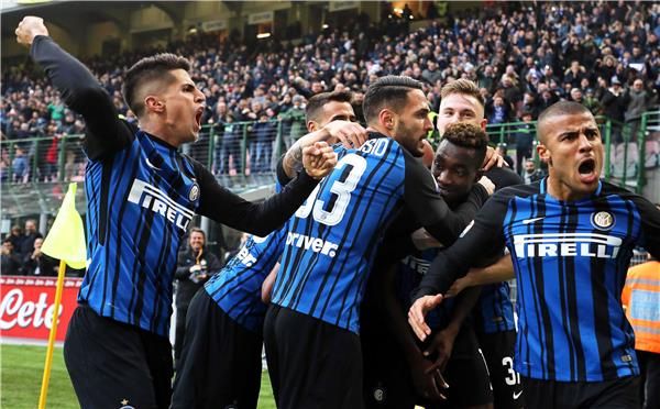 كرامو مع لاعبي إنتر