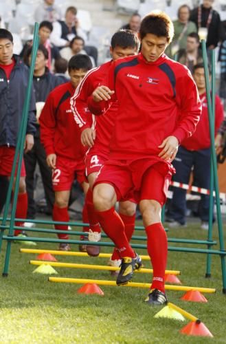 2010-06-20t135821z_01_pop08_rtridsp_3_soccer-world_reuters