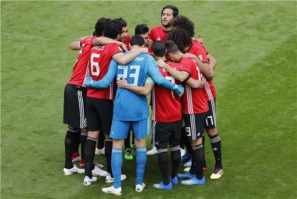 الشناوي مع لاعبي المنتخب المصري