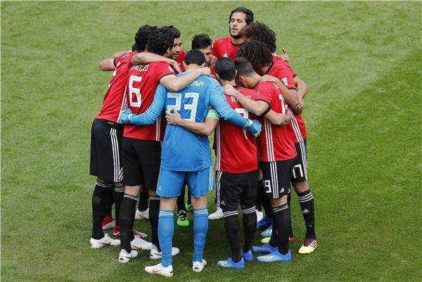 الشناوي مع لاعبي المنتخب المصري