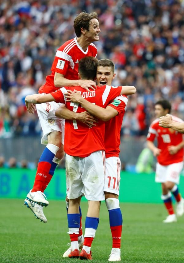 جولوفين مع لاعبي روسيا