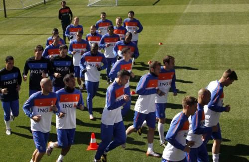 2010-06-20t130858z_01_afr100_rtridsp_3_soccer-world_reuters