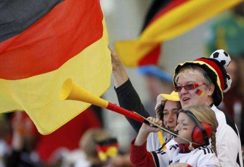 2010-06-18t110041z_01_wca200_rtridsp_3_soccer-world_reuters