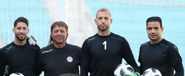  المصري طارق عبد العليم صحبة الحراس الثلاثة لمنتخب تونس 