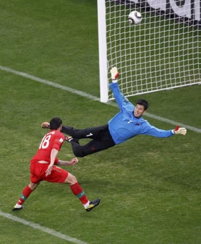 2010-06-21t130017z_01_wcc691_rtridsp_3_soccer-world_reuters
