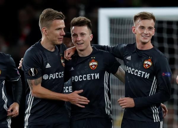 جولوفين مع لاعبي سيسكا موسكو