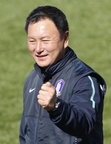 2010-06-18t112247z_01_ljw21_rtridsp_3_soccer-world_reuters