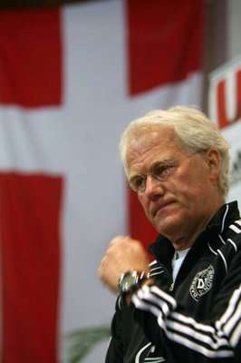 مورتن اولسن المدير الفني للمنتخب الدنماركي 