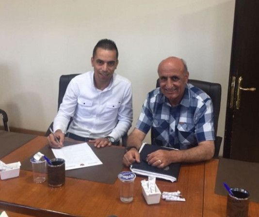 أثناء توقيع الشطناوي