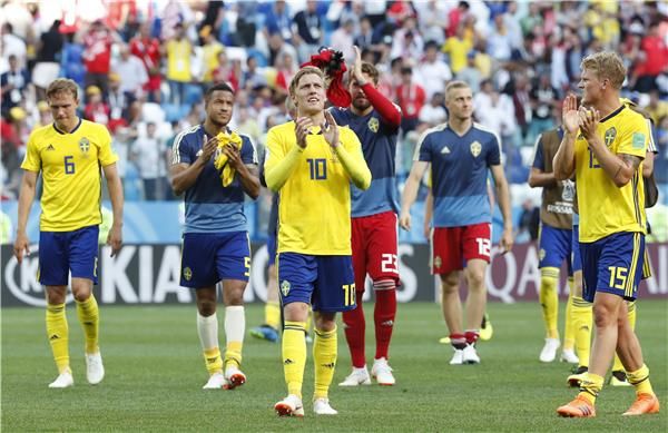 لاعبو السويد