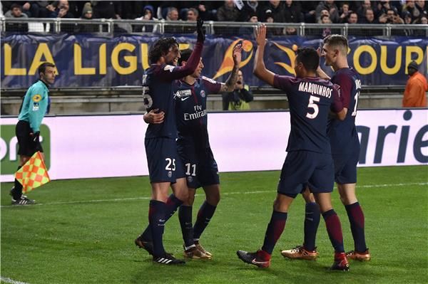 رابيو مع لاعبي سان جيرمان