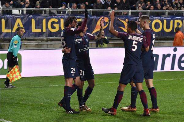 رابيو مع لاعبي سان جيرمان