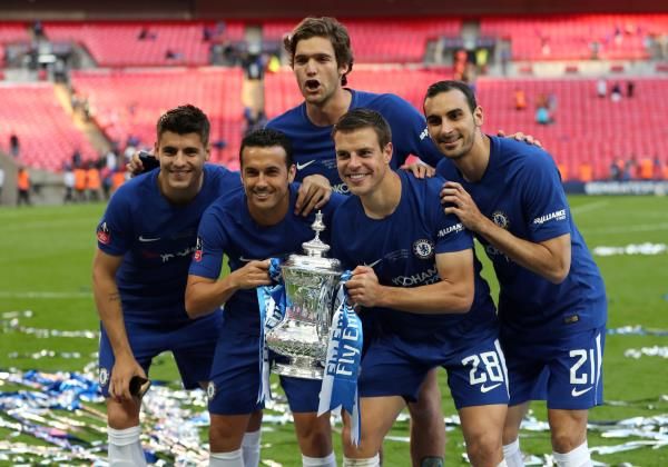 موراتا مع لاعبي تشيلسي