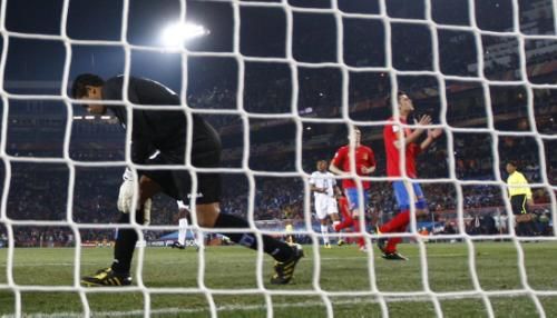 2010-06-21t200352z_01_mad128_rtridsp_3_soccer-world_reuters